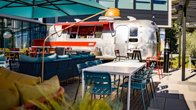 citizenM Menlo Park outdoor terrace
